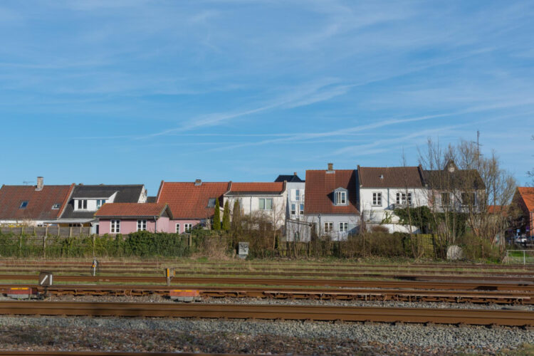 ekrany przy torach